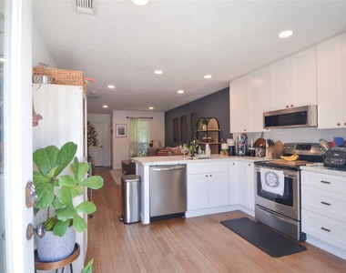 219 W 30th Street - Photo Thumbnail 9