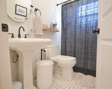 219 W 30th Street - Photo Thumbnail 12