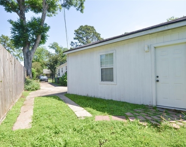 219 W 30th Street - Photo Thumbnail 27