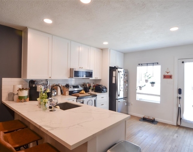 219 W 30th Street - Photo Thumbnail 8
