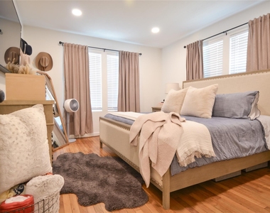 219 W 30th Street - Photo Thumbnail 10