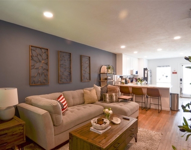 219 W 30th Street - Photo Thumbnail 5