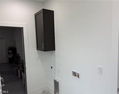 3203 24th Street Sw - Photo Thumbnail 9