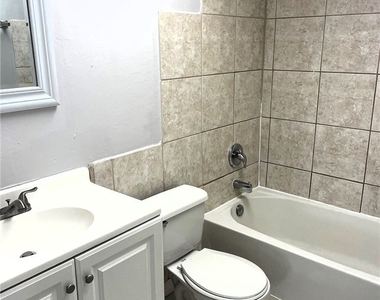 610 Se 10th Street - Photo Thumbnail 7