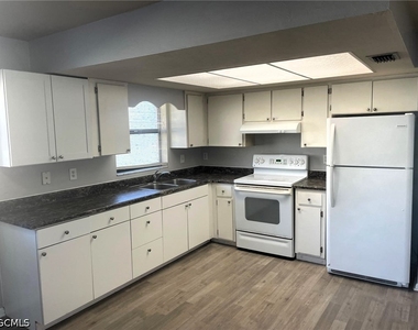610 Se 10th Street - Photo Thumbnail 1