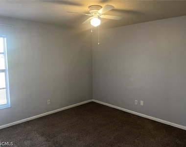 610 Se 10th Street - Photo Thumbnail 4