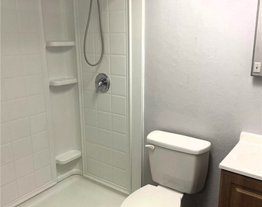 610 Se 10th Street - Photo Thumbnail 6