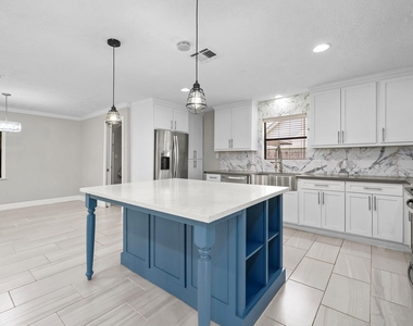 10139 Knoboak Drive - Photo Thumbnail 3