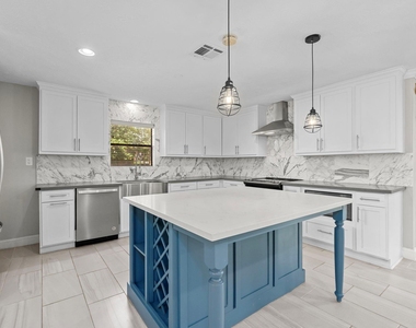 10139 Knoboak Drive - Photo Thumbnail 2