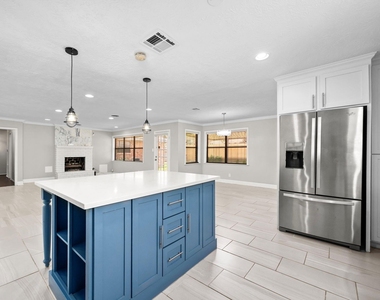 10139 Knoboak Drive - Photo Thumbnail 4