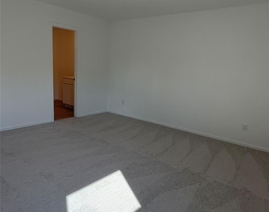327 Parkin Court - Photo Thumbnail 11