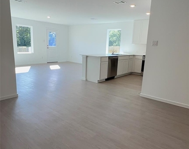 327 Parkin Court - Photo Thumbnail 5