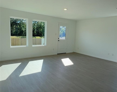 327 Parkin Court - Photo Thumbnail 7
