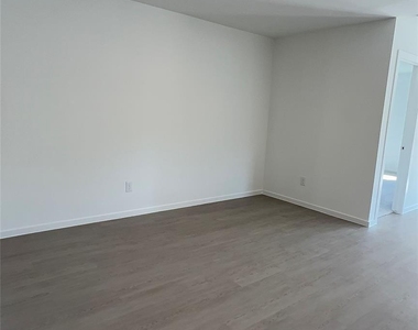 327 Parkin Court - Photo Thumbnail 21