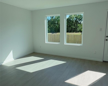 327 Parkin Court - Photo Thumbnail 9