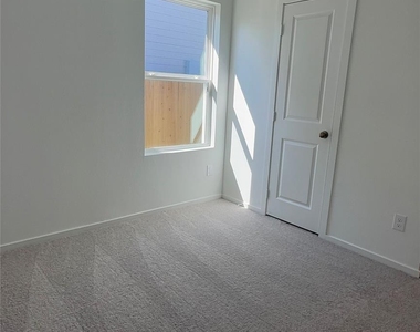 327 Parkin Court - Photo Thumbnail 22