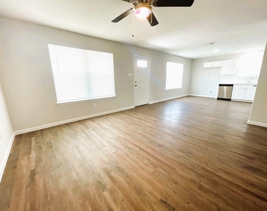 340 Road 5105 - Photo Thumbnail 1