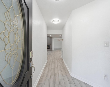 1727 Beckman Drive - Photo Thumbnail 3