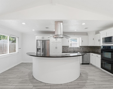 1727 Beckman Drive - Photo Thumbnail 7