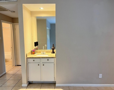 728 Bering Drive - Photo Thumbnail 7