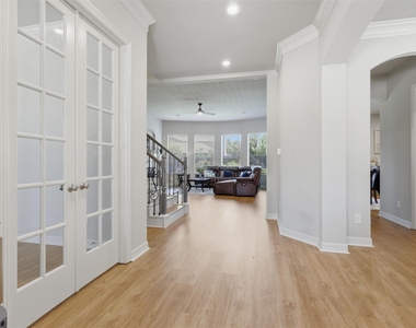 18800 N Bee Cave Springs Circle - Photo Thumbnail 2