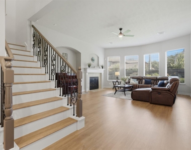 18800 N Bee Cave Springs Circle - Photo Thumbnail 6
