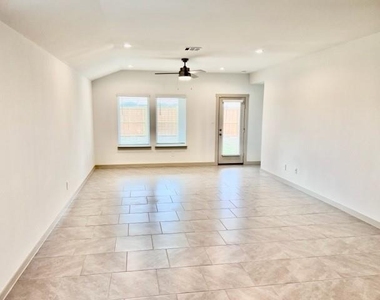 5026 Pine Haven Lane Lane - Photo Thumbnail 7