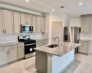 5026 Pine Haven Lane Lane - Photo Thumbnail 4