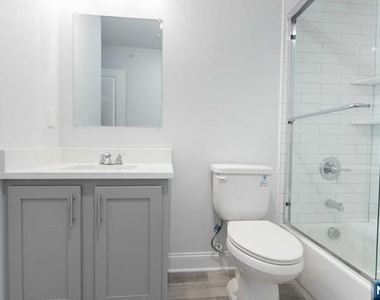 111 Monroe - Photo Thumbnail 10