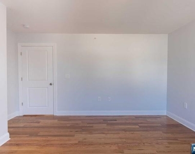 111 Monroe - Photo Thumbnail 14