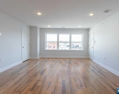 111 Monroe - Photo Thumbnail 3