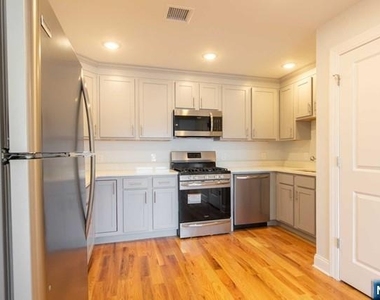 111 Monroe - Photo Thumbnail 5