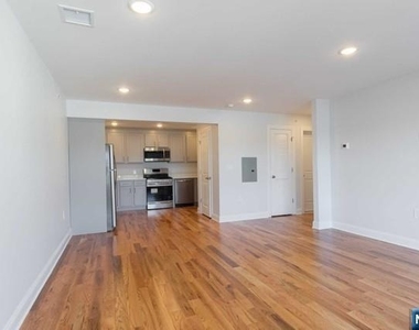 111 Monroe - Photo Thumbnail 4