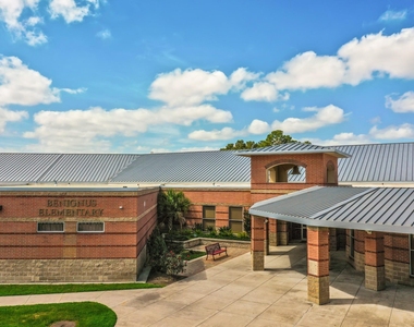 5802 Sawyer Bend Lane - Photo Thumbnail 46