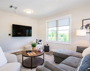 246 Main - Photo Thumbnail 17