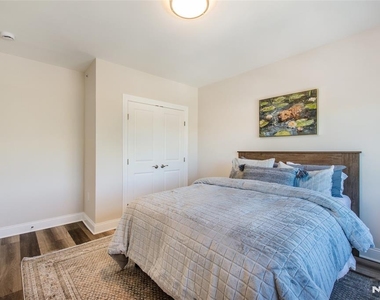 246 Main - Photo Thumbnail 23
