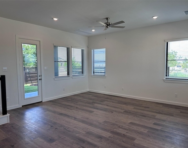 3331 Loam Lane - Photo Thumbnail 7