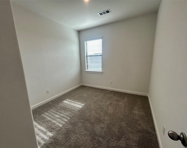 3331 Loam Lane - Photo Thumbnail 12