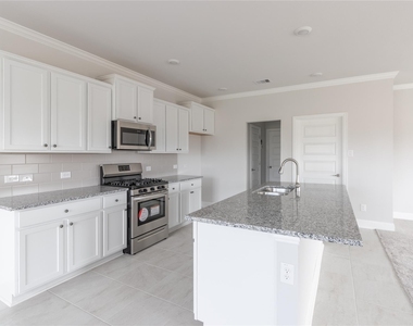 401 Sunray Lake Lane - Photo Thumbnail 11