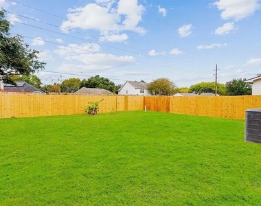 6639 Stonecross Creek Lane - Photo Thumbnail 18