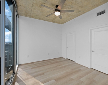 5925 Almeda Road - Photo Thumbnail 11