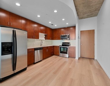 5925 Almeda Road - Photo Thumbnail 6