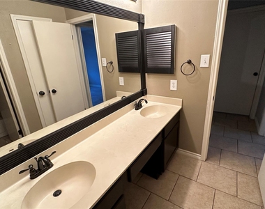 8607 Knoll Forest Drive - Photo Thumbnail 12