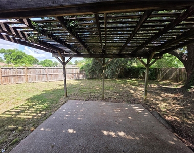 8607 Knoll Forest Drive - Photo Thumbnail 16