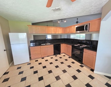8607 Knoll Forest Drive - Photo Thumbnail 4