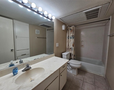 12600 Melville Drive - Photo Thumbnail 10