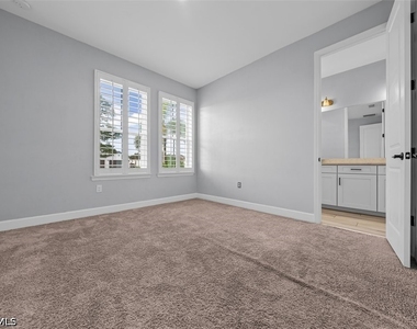2038 Grove Drive - Photo Thumbnail 12