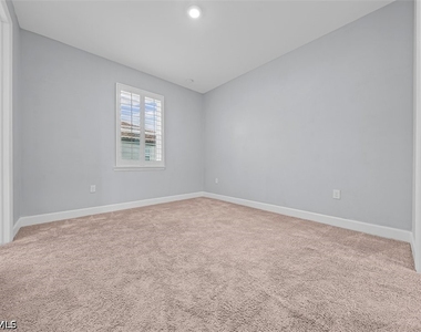 2038 Grove Drive - Photo Thumbnail 10