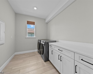 2038 Grove Drive - Photo Thumbnail 25
