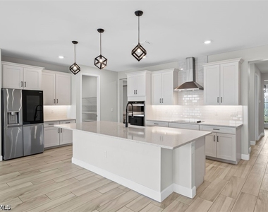 2038 Grove Drive - Photo Thumbnail 2